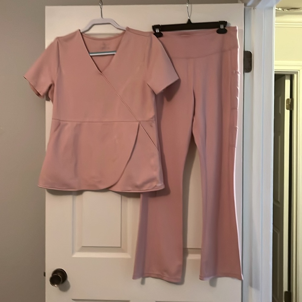 Jaanuu Scrub Top and matching Pants - like new! Cute pink